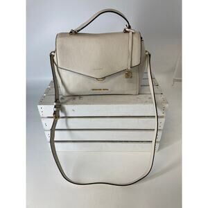 MICHAEL KORS, MEDIUM IVORY PEBBLED LEATHER CROSSBODY BAG